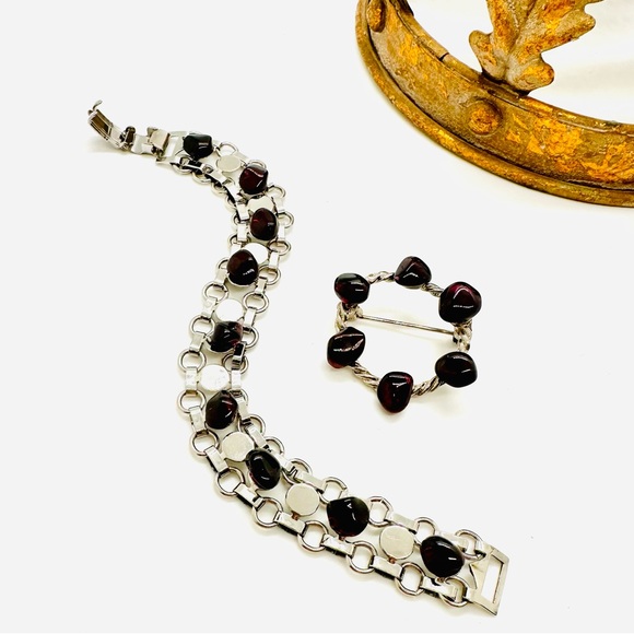 Vintage Garnet brooch and bracelet Demi parure set - Picture 6 of 16